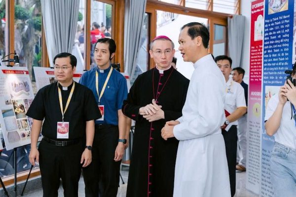 GIỚI TRẺ VÀ THÁNH TÍCH CARLO ACUTIS 3 z7173894977958 c286a4e2f4641a4b3e48ee5dcd860593