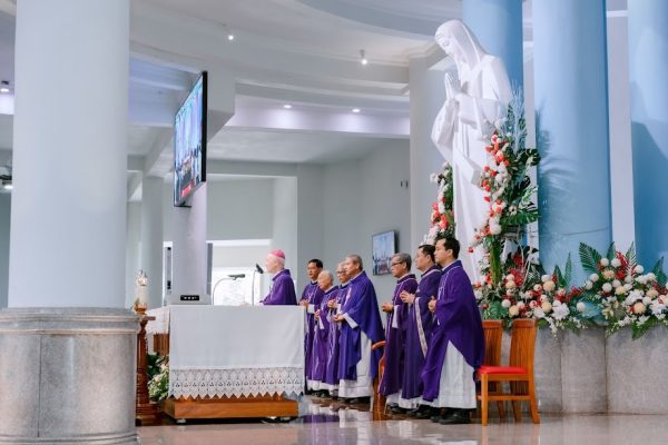 THÁNH LỄ BẾ MẠC “TRIỂN LÃM PHÉP LẠ THÁNH THỂ TRÊN THẾ GIỚI” TRUNG TÂM HÀNH HƯƠNG ĐỨC MẸ NÚI CÚI 10 bm 10