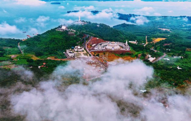 GIA ĐÌNH MẸ NÚI CÚI VÀ GIÂY PHÚT LINH THIÊNG BÊN THÁNH THỂ CHÚA 18 01 2