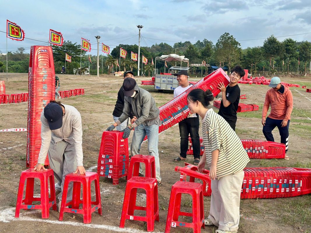 ÁNH LỬA PHỤC VỤ – DẤU ẤN KHÔNG THỂ THIẾU CỦA GIỚI TRẺ TRONG NGÀY GIÁO PHẬN XUÂN LỘC 3 z7276738891421 bf2cc43fa5698191b986bdba386c5c13