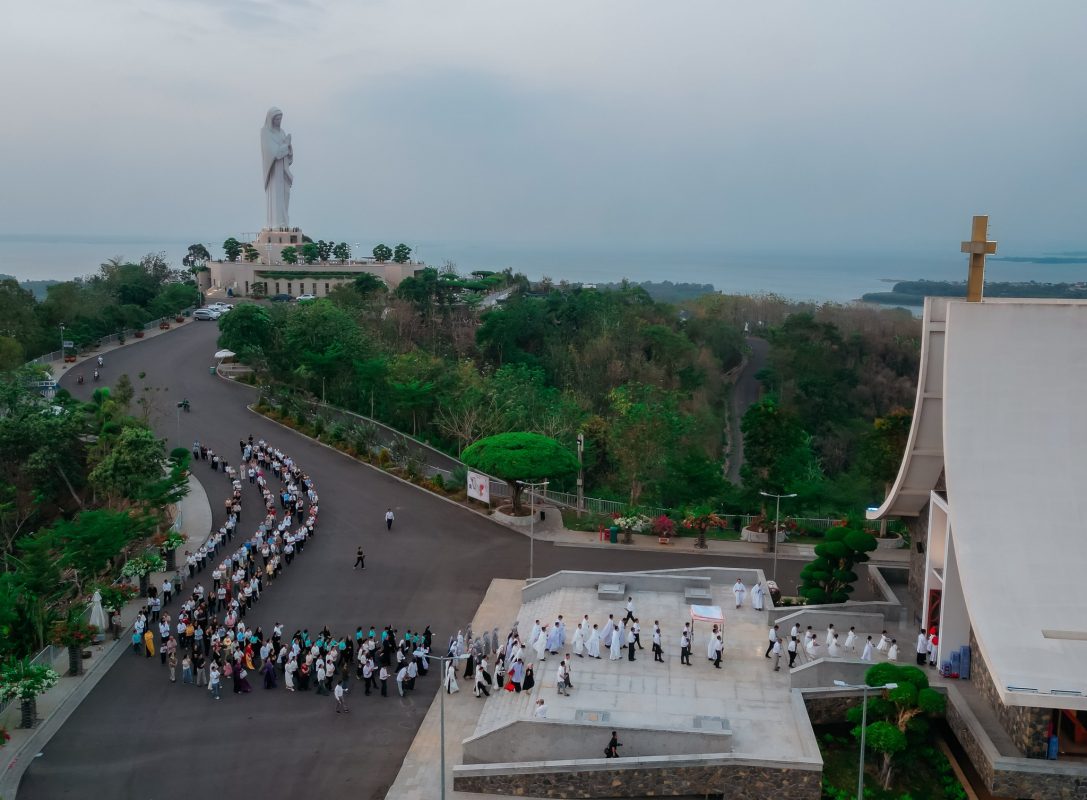 NỤ HÔN GIÊSU – TÌNH YÊU ĐẾN CÙNG 48 658923485 4021223671346129 6224906324812006993 n