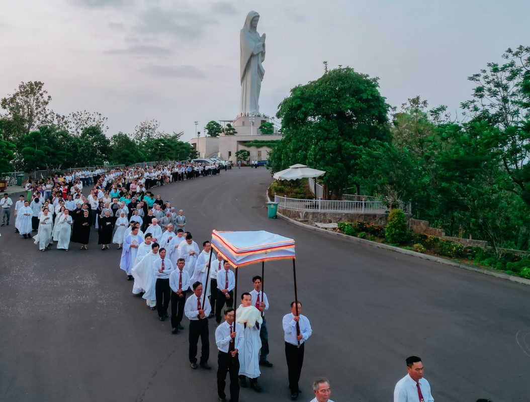 NỤ HÔN GIÊSU – TÌNH YÊU ĐẾN CÙNG 47 658939681 4021223668012796 8817148582676710290 n