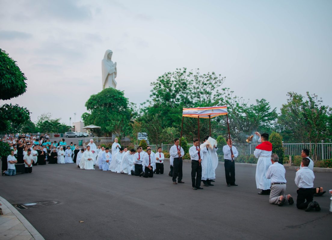 NỤ HÔN GIÊSU – TÌNH YÊU ĐẾN CÙNG 49 659135465 4021222618012901 1344417415427620331 n